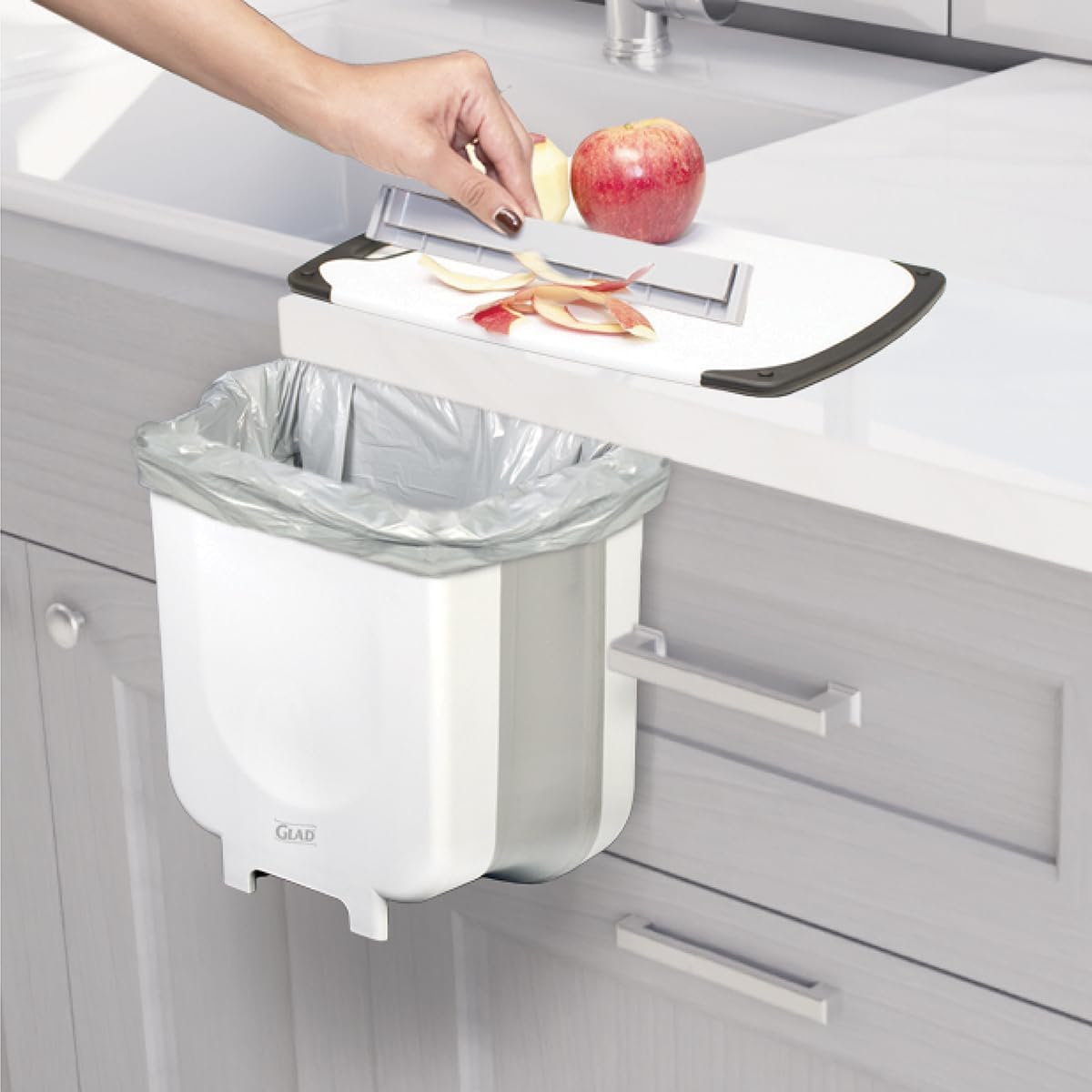 Roomate Collapsible Waste Bin | Compact Travel Trash Can limited storage