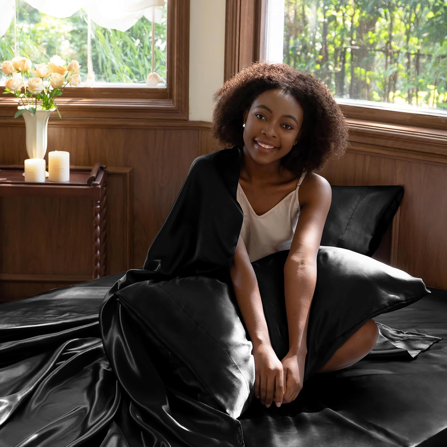 Queen Size 4-Piece Satin Sheet Set – Luxuriously Soft Black Microfiber