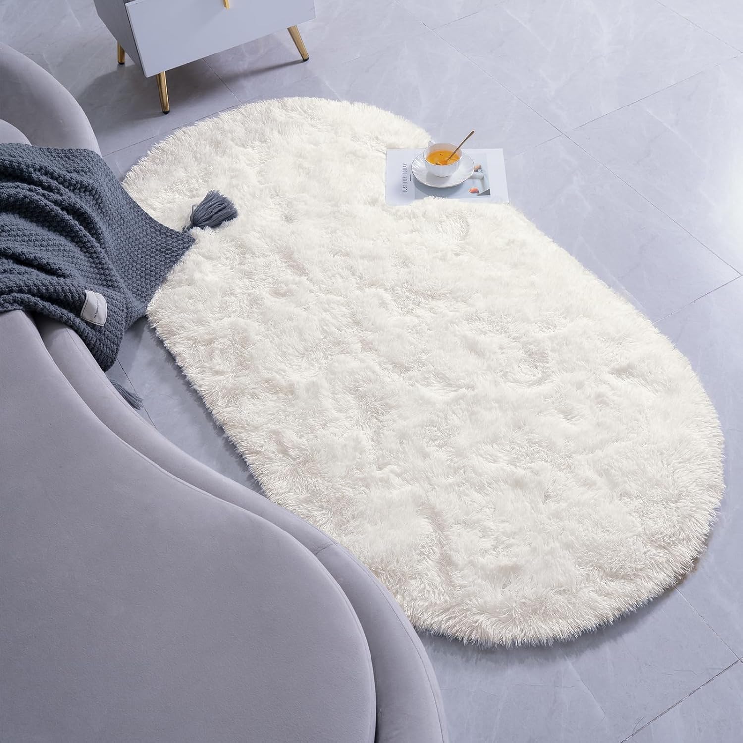 Fluffy Cream Bedroom Rug – 2.6x5.2 Ft Oval Shaggy Bedside Carpet
