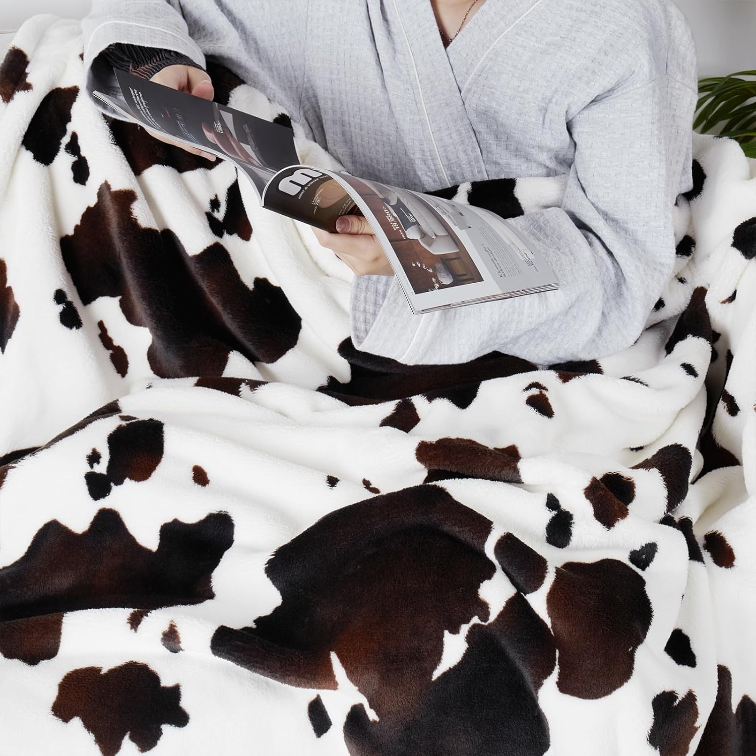Cow Print Fleece Throw Blanket – 50"x60" Soft, Thick & Warm Milky Plush