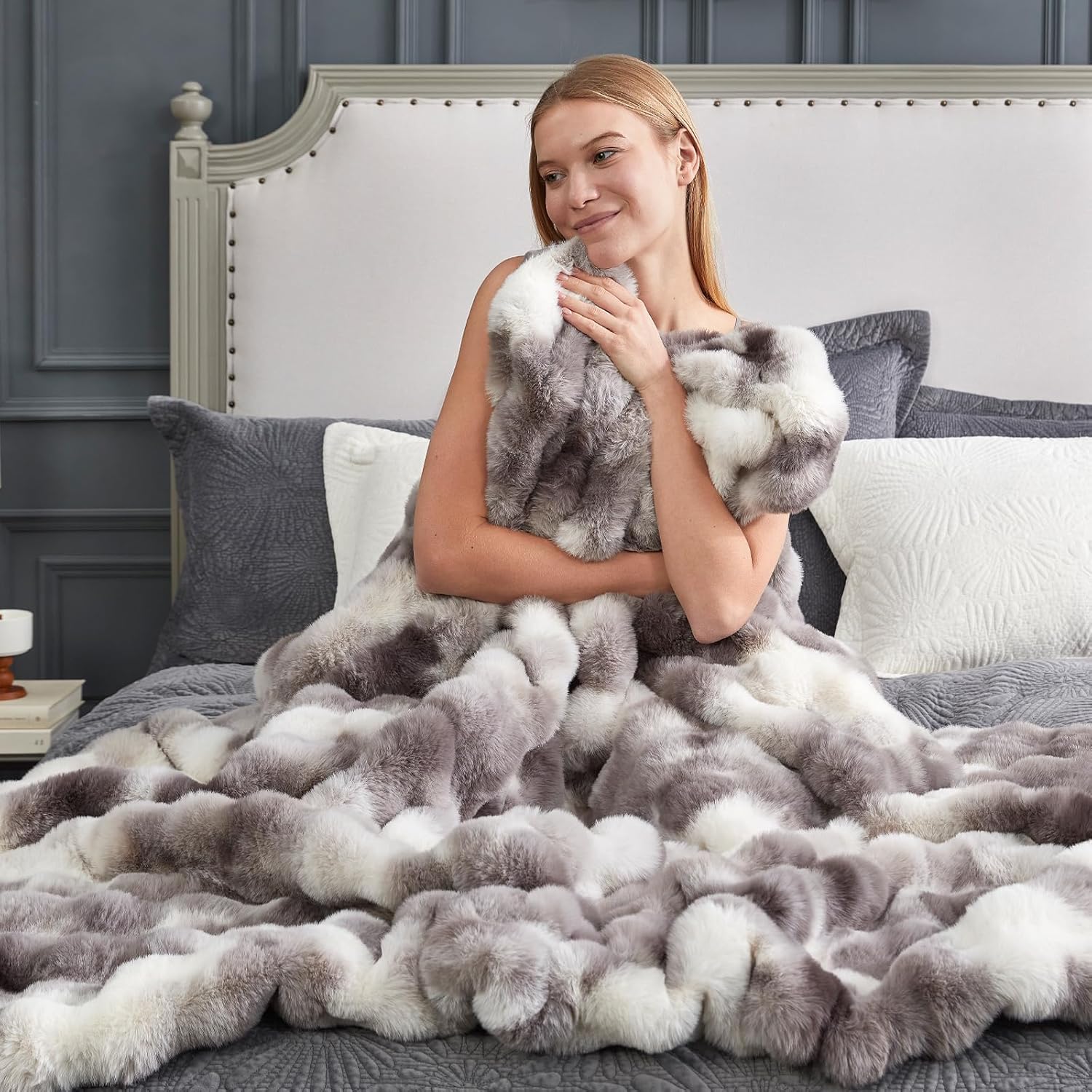 Faux Fur Throw Blanket for Couch, Fuzzy Soft Plush Thick Bubble Blanket