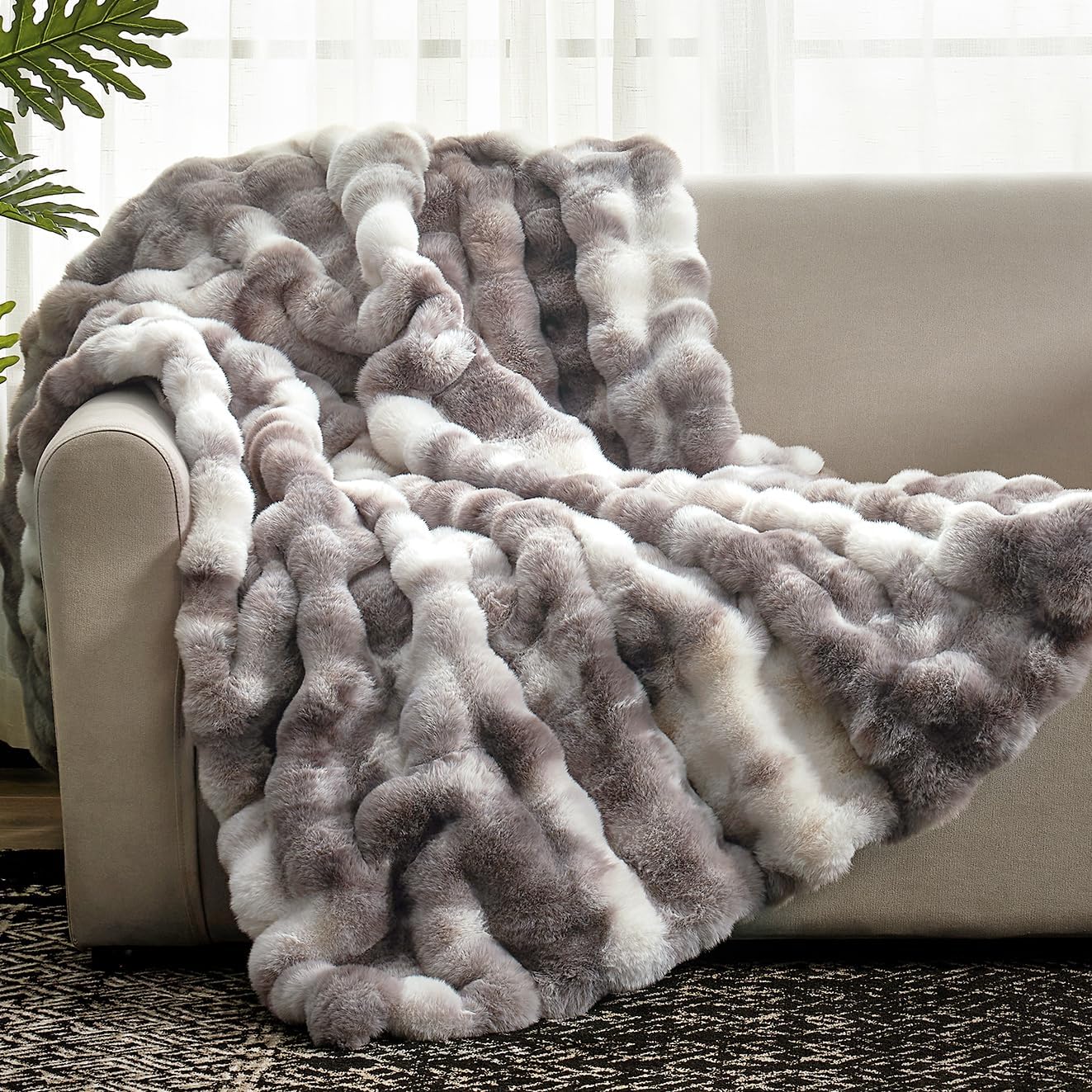 Faux Fur Throw Blanket for Couch, Fuzzy Soft Plush Thick Bubble Blanket
