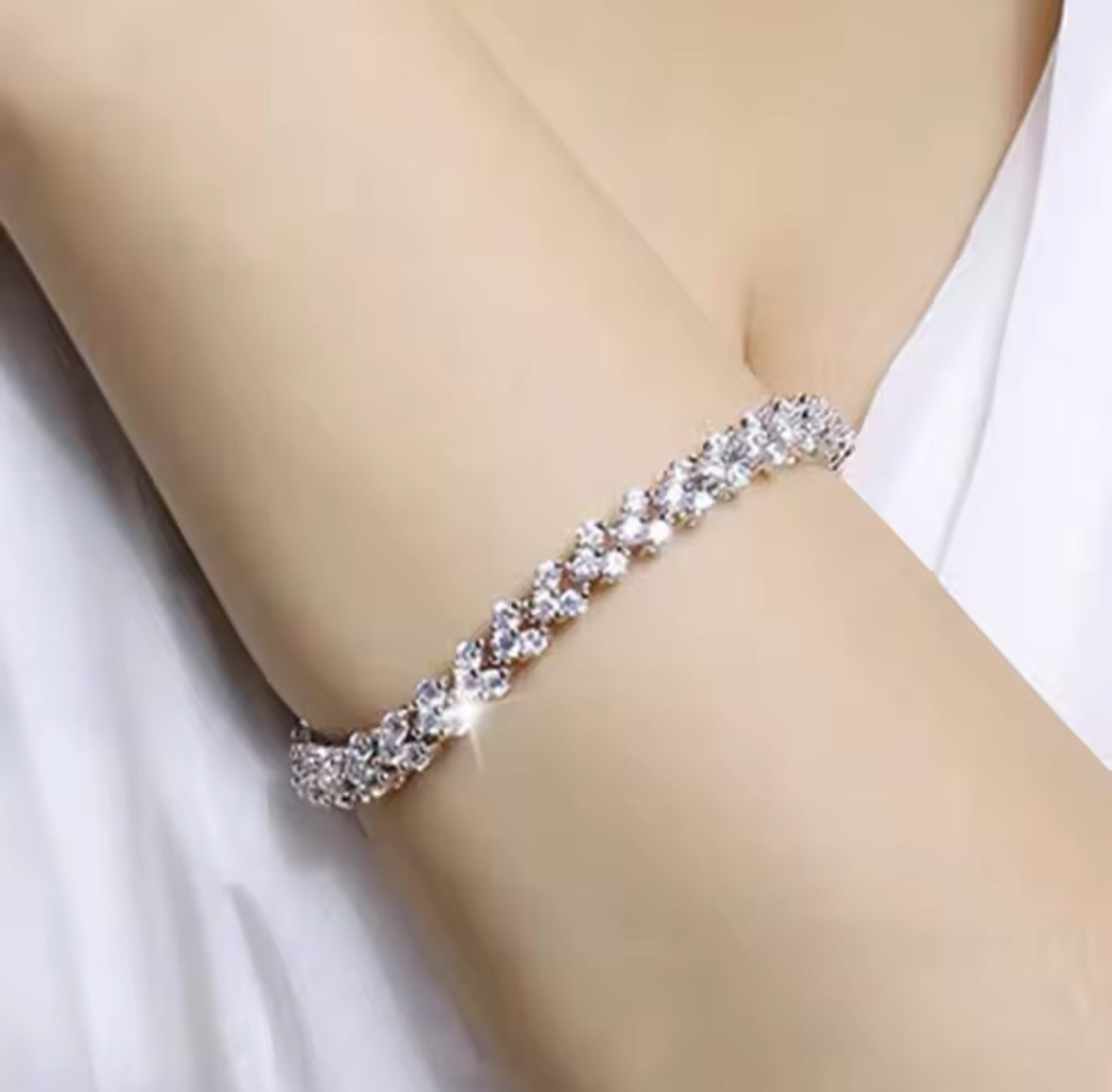 Radiant Love: Women's Fashion Sterling Silver Heart Crystal Bracelet