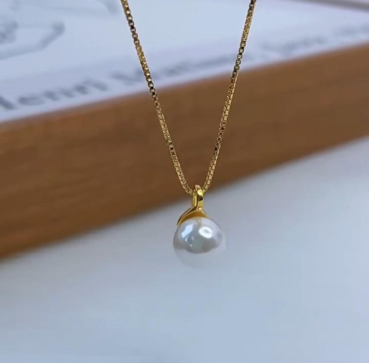 Pearl Pendant Necklace