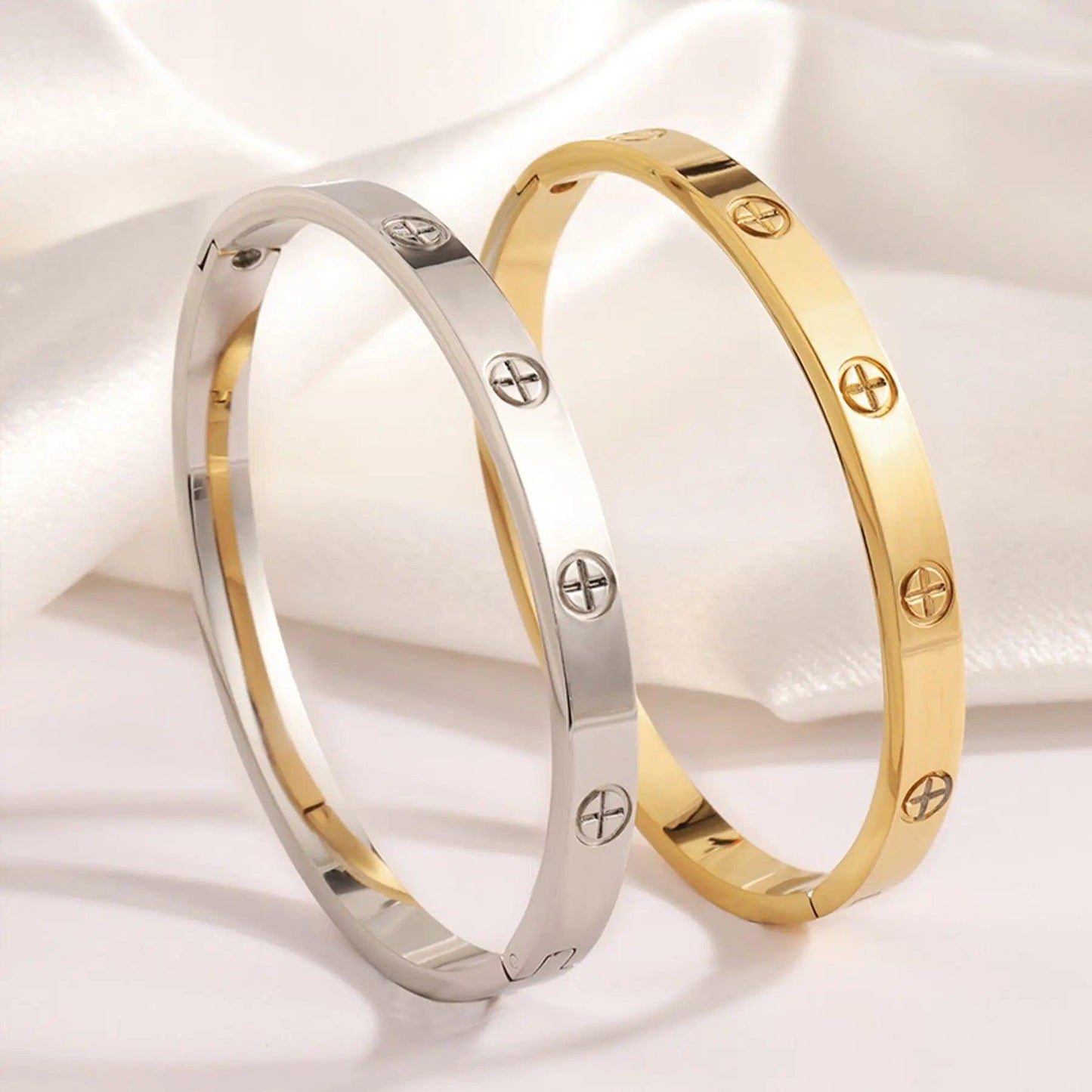 Screw Motif Bracelet